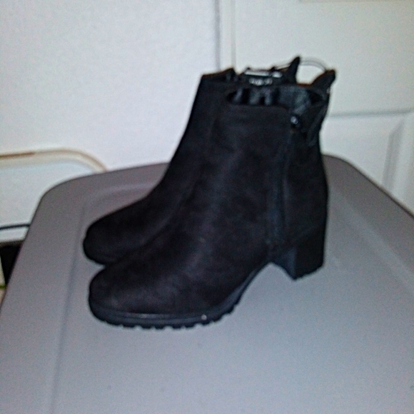 NWT Black Suede Booties, size 8 - Picture 3 of 5